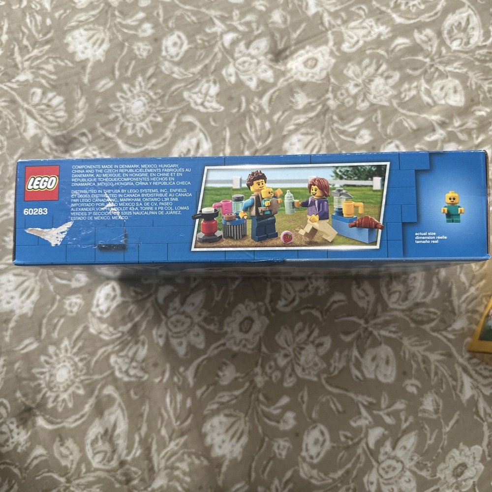 Lego City Holiday Camper Van Set # 60283 RETIRED BRAND NEW - Picture 5 of 6